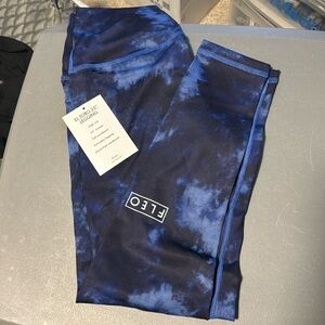 BRAND NEW Fleo ribbed size M